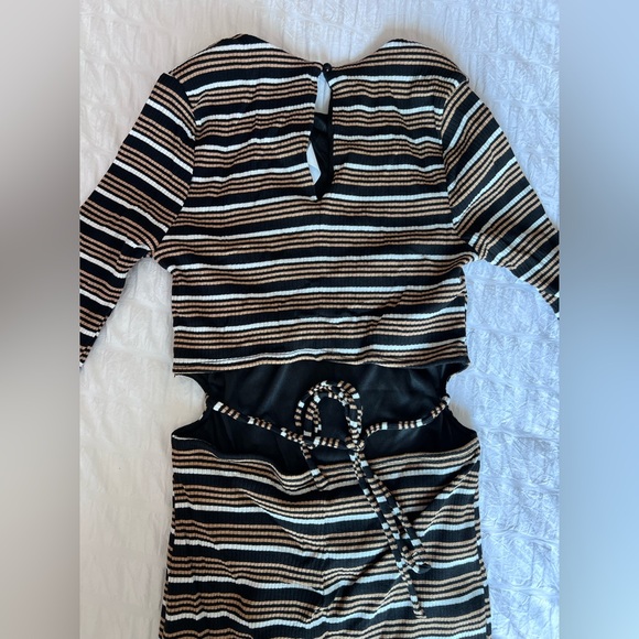Forever 21 Beivy Striped Long Sleeved Dress Size M BNWT - Picture 6 of 7